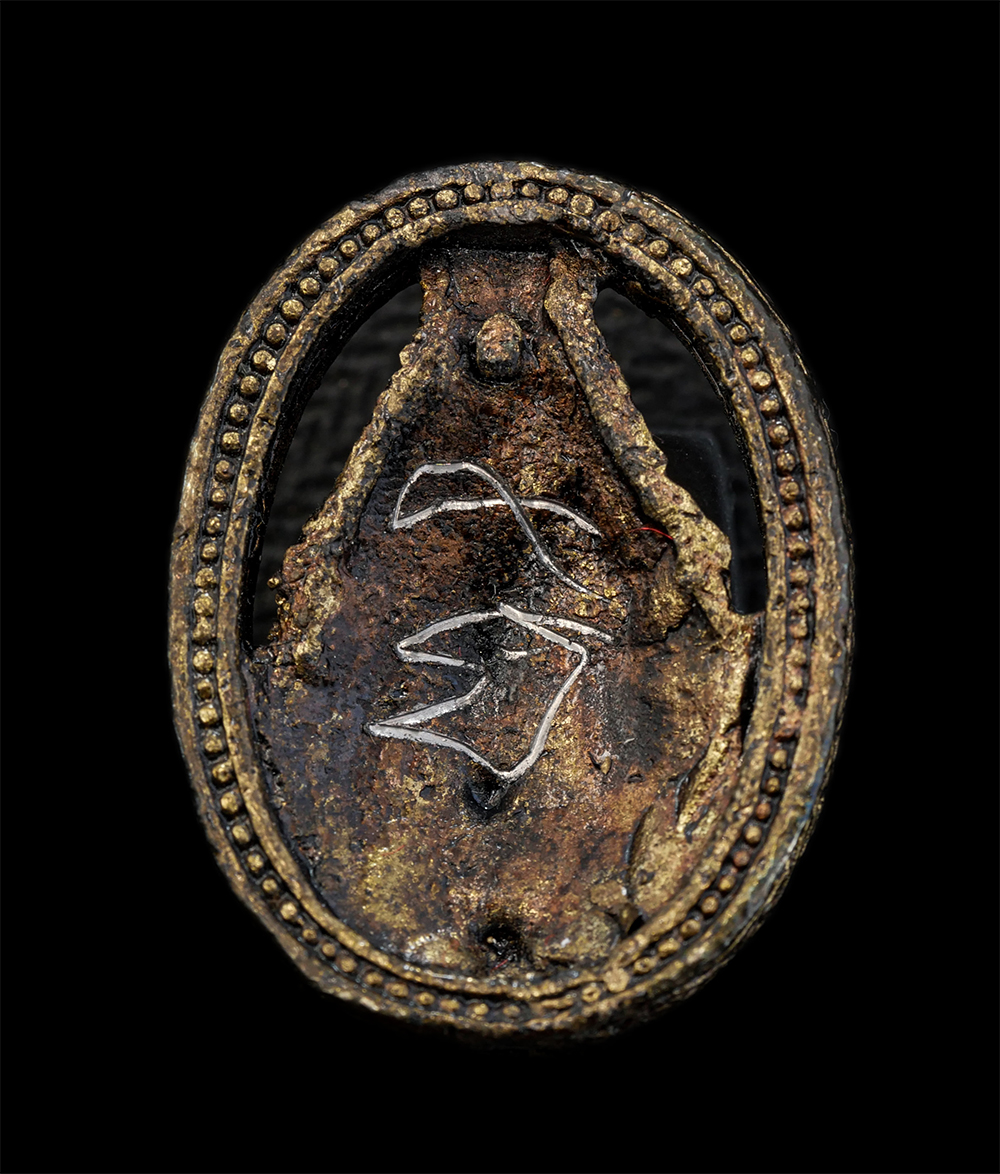 29Jul24 (39)bp.jpg - เศียรบรมครูพ่อแก่ หลังจารยันต์ ตำหนัก ท่านพ่อแก่ พุทธมงคล คลองด่าน ปี2543 เนื้อโลหะ จารยันต์ หายาก เมตามหานิยม น่าเก็บสะสมบูชา | https://kamulet.in.th